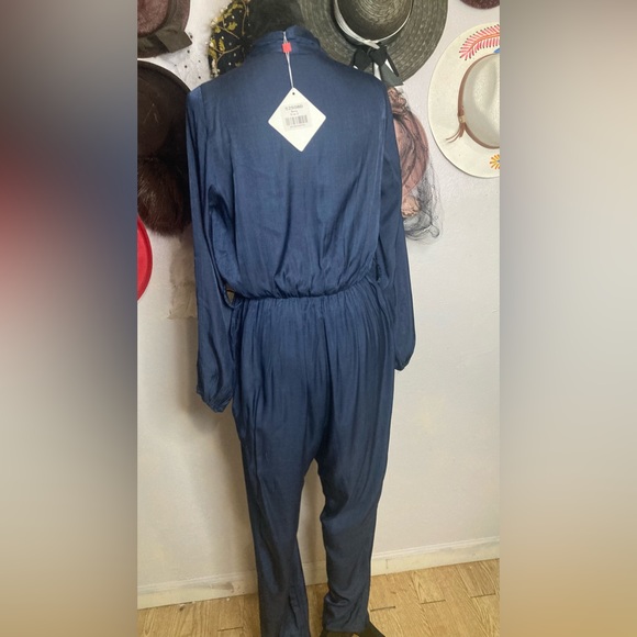 Blue jumper long sleeve, very silky feel. Size small, - Picture 9 of 9